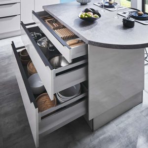 Ordnungssysteme in einer Schubladenkonstruktion von Häcker.