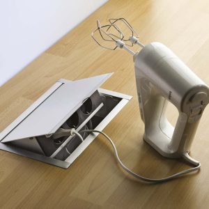 Pop-Up-Steckdosen mit Rührgerät von Naber – Geräte & Ausstattung im Küchenstudio Helmke in Langwedel